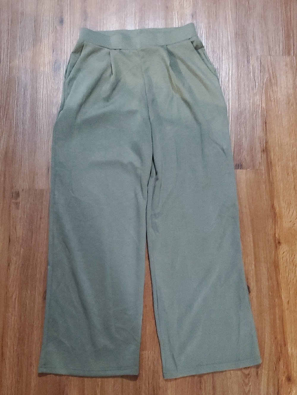LAST CHANCE Everyday Wide-Leg Pants in Olive Green